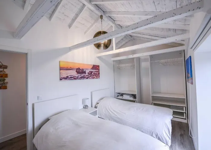 Monchique Islet View House T2